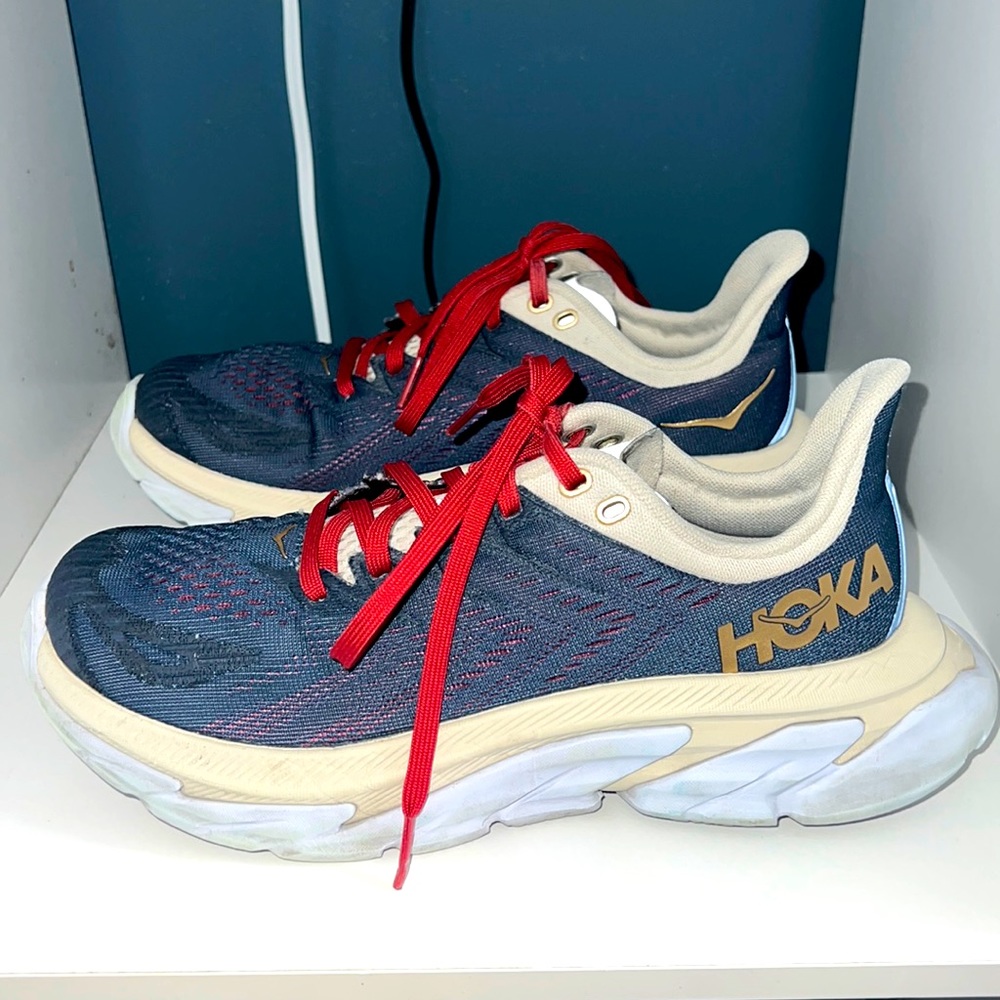Hoka sneakers size 7 women’s!
